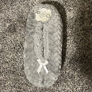 Pair of One size fits most (7-9.5) slipper socks